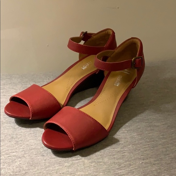 clarks red wedges